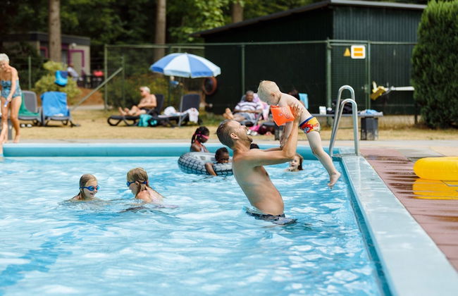 Relaxing Chalet w/ Garden - Foto 17