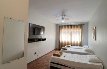 Apartamento 105 - Suíte em região central com ventilador - Foto 1