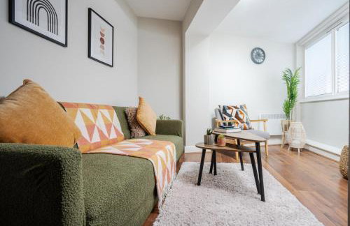 Cozy Waterfront Apartment - Free Parking & Wi-Fi - Photo 39