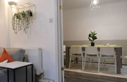 Lovely 5 Bedroom Home w Garden near Northampton - Photo 25