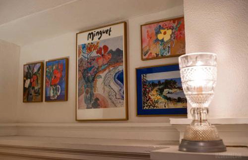 Step Back in Time Charming Victorian with Modern Amenities - Foto 31