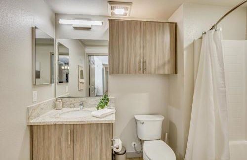 By Seaport Village and Navy Base! Chic Condo with Pool - Foto 21