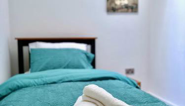 Spacious and Modern Entire Home with Garden - Foto 3