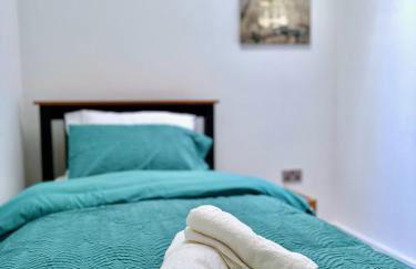 Spacious and Modern Entire Home with Garden - Foto 3