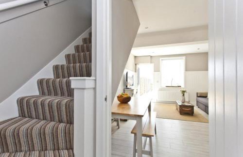 COASTGUARD COTTAGES by BOURNECOAST - A Charming Victorian Holiday Home with SEA VIEWS, HOT TUB and Garden - HB6098 - Foto 13
