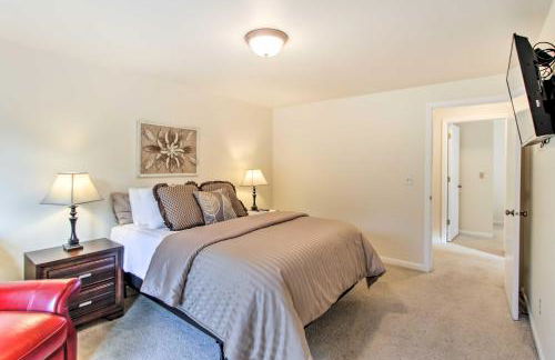 Quiet Lakefront Olympia Home with Dock on Half Acre - Foto 16