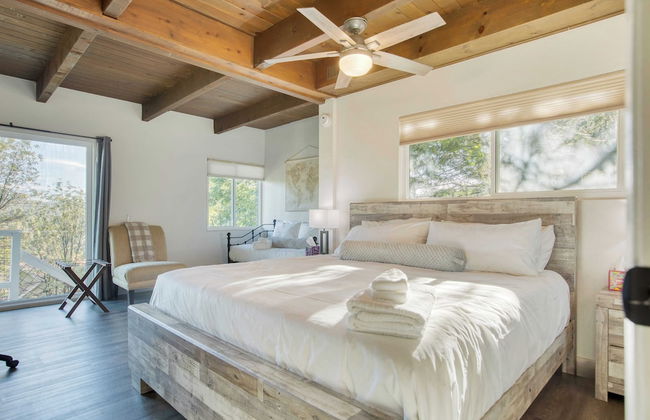 Lake Access, Game Room, Firepit, 3 Decks w/ Views Lakeview Ridge by Avantstay - Foto 9