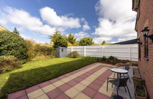 Detached House - Prime Location - Free Parking, Fast Wifi and Smart TVs with Sky TV and Netflix by Yoko Property - Foto 26