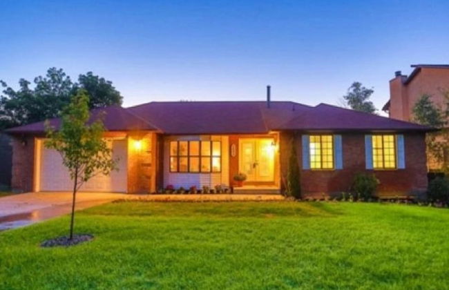 Exquisite 7-BR Home by the Mountains - Photo 22