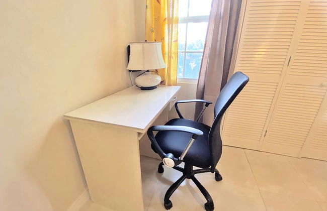 The Gem is Located a few Minutes Walk to the Gorgeous Bottom Bay Beach - Foto 3