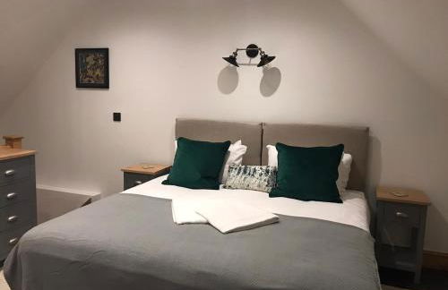 Listed One bedroom thatched cottage with garden - Photo 10