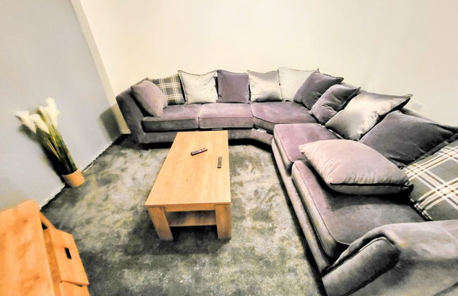 Large Modern House with Parking - Photo 55