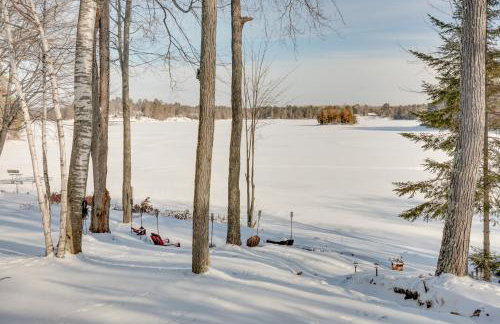 Lakefront Tomahawk Getaway with Deck and 2 Fireplaces! - Foto 30