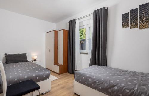 Apartment Flowers - Photo 8