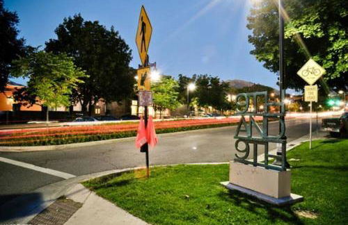 New Distinctive Historical Unit from 5 Star Host - Foto 23