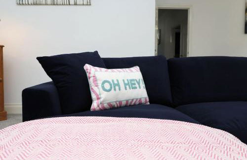 Modern 3 Bed - M4 ACCESS - Wi-Fi - Photo 29