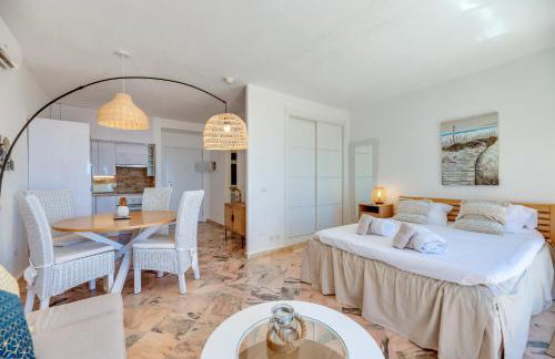 Sea Front Beach Studio Apartment - Foto 24