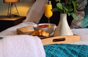 The Farrier's 3 bedroom comfy and cosy bolt hold close to Cannock town centre - Foto 1