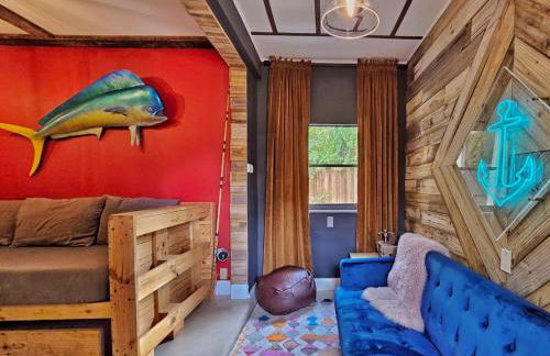 The Rum Locker - 1 King - 2 Twins - Private home and Patio - Sleeps 4 - Foto 3