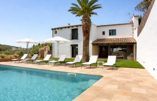 Masia La Morera autenticidad renovada 100 porcien a 10 minutos de Sitges en coche 12 huespedes Piscina Aire Aconc 6 Suites Apertura 15 Julio 2025 - Foto 5