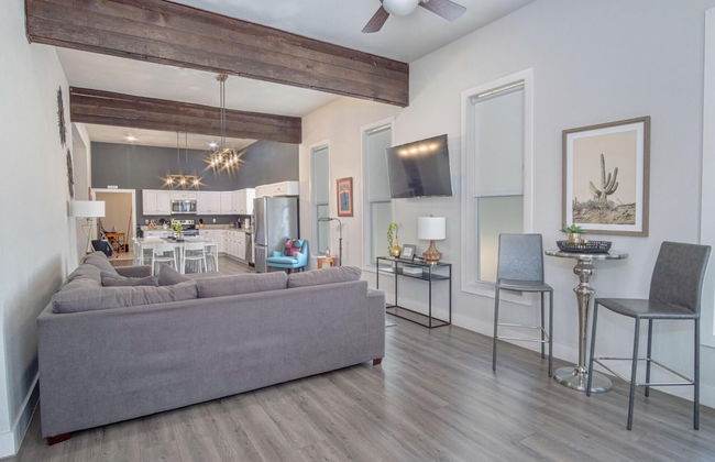 Gorgeous Family-friendly Home Near Downtown - Photo 4