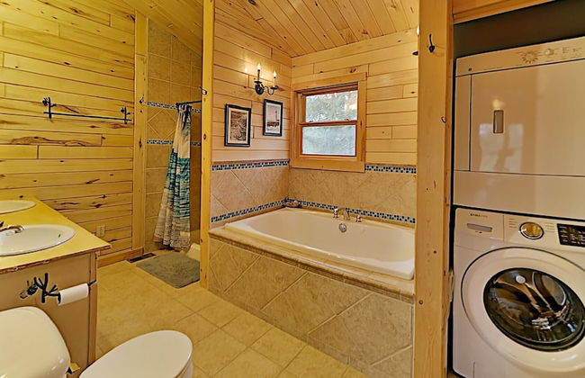 Sunset Cove Cabin On Lake Grindstone - Photo 18