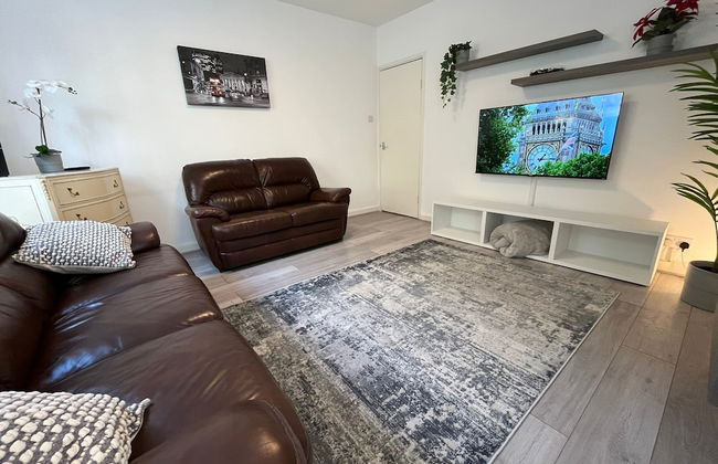 Elegant 3 Bedroom Flat with Garden Oasis - Photo 20