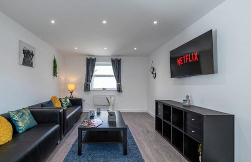 4BR New Build - Near Ferry Port - Great for Groups - Foto 27