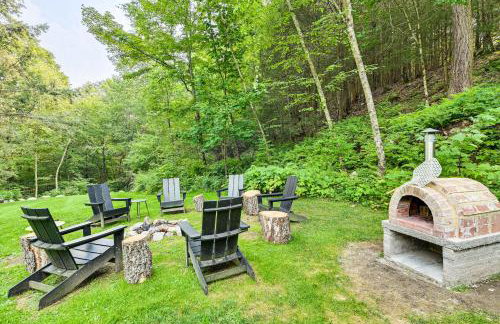 8 Mi to Tanglewood and Butternut Ski Spacious Home! - Foto 35