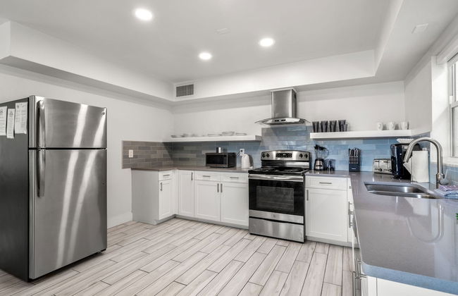 Stunning 2BR Suite, Just Steps to the Beach - Foto 15