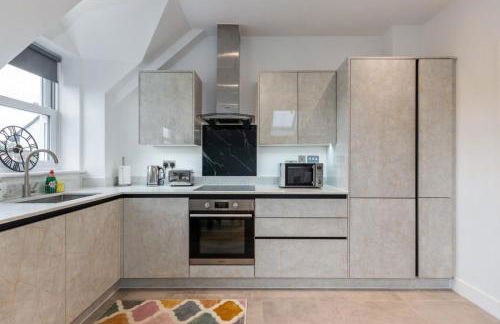 Luxury 2-Bedroom Apartment, Leatherhead, Sleeps 4 - Photo 15