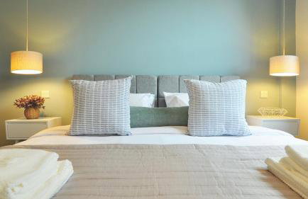 Trident Court Apartments - Photo 2