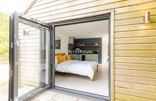 Cosy Cotswolds Retreat near Bath & Castle Combe - Photo 23