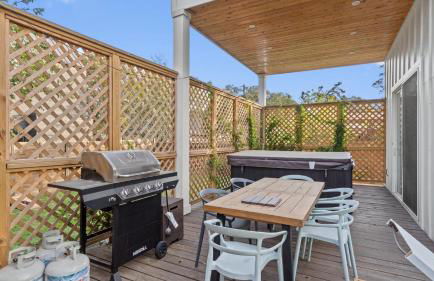 Brand New Low-Allergen Retreat with Hot Tub - Foto 5