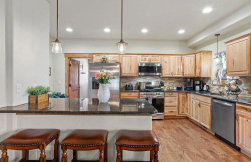 Black Bear Cabin with Hot Tub - Foto 10