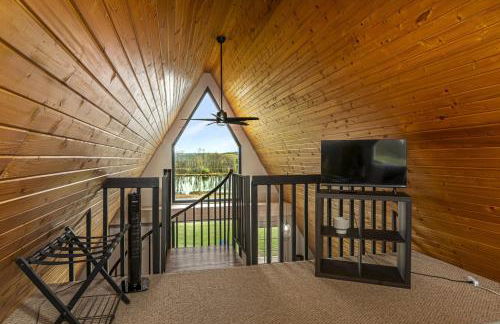Cozy 2BR A-Frame Cabin w Hot Tub & Lake Views - Foto 29