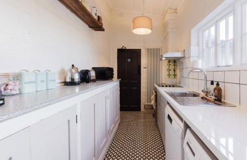 Grace's Guesthouse The Suite Room 6 - Photo 14