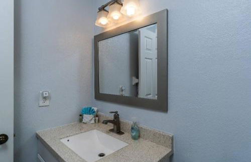 "Canal Dreams" 3 BR2 BA pool home on the canal - Foto 56