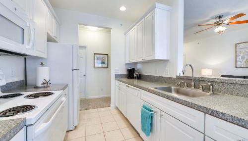 4 Mi to Beaches Luxe Coastal Resort Condo - Foto 3