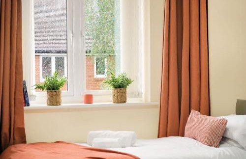 3 BR 5 Beds 3 Bath Private Garden Parking x2 Ideal for Family & Work Stays - Foto 6