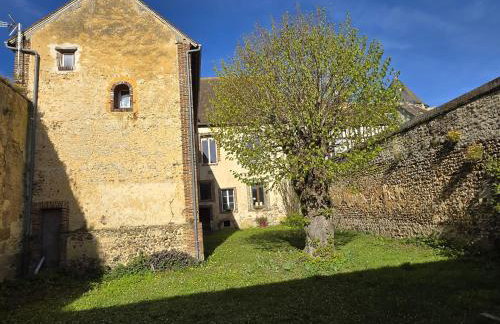 Monument historique rénové avec goût et jardin - Foto 2