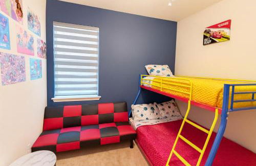 Entire Home 3BR Hidden Gem Getaway with Level 2 EV Charger, Central Location - Foto 23