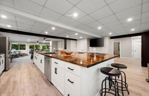 Whitewaters-Main plus Genoa on Oneida Lake - Sleeps 19 - Photo 34