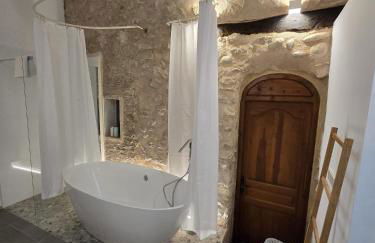 Suite Independiente de 45 m2 con Bañera en Pleno Casco Viejo - Photo 18