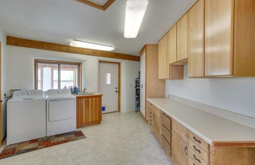 Montrose Family Home with Yard and Fruit Trees! - Foto 31