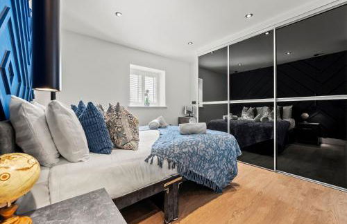 The Oaks Barn - A Countryside Luxury Rural Escape with Hot tub & Fire Pit! Tranquil Group Retreat - Sleeps 8, Pet Friendly & Off road Parking - By Blue Puffin Stays - Photo 21