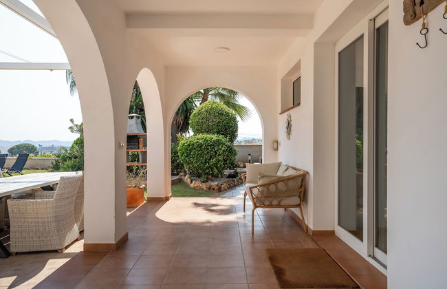 Spacious 3BR Villa with pool and views - Foto 32