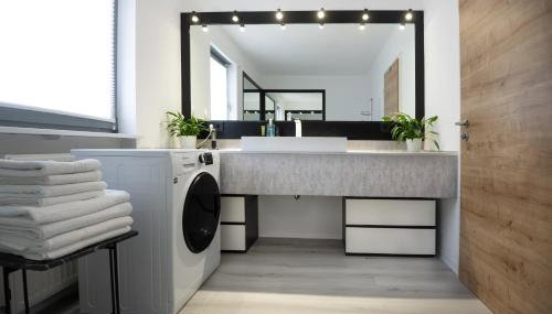 CASA8070 - Exklusive große Maisonette-Wohnung 91 qm für Familien, Gruppen, Geschäftsreisende, inklusive Parkplatz, WLAN, Kaffee und Tee, voll ausgestattet für 1 bis 9 Personen, zentrumsnah an der Autobahn A9 Ingolstadt-Süd - Foto 4