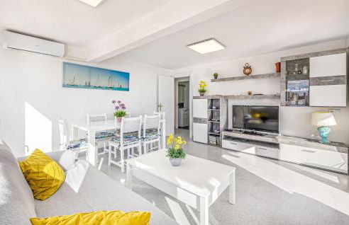 Stunning Apartment In El Campello - Photo 5