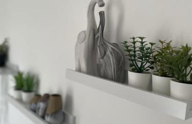 Modern 2-bedroom apartment, free parking for 2, walking distance to town centre - Foto 7